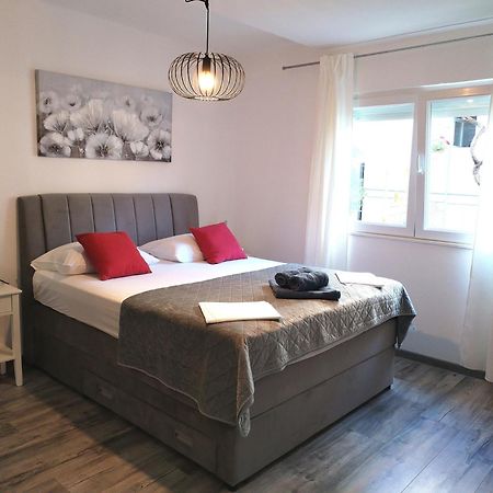 Family Friendly Apartments With A Swimming Pool Supetarska Draga - Donja, Rab - 2019 Exteriér fotografie