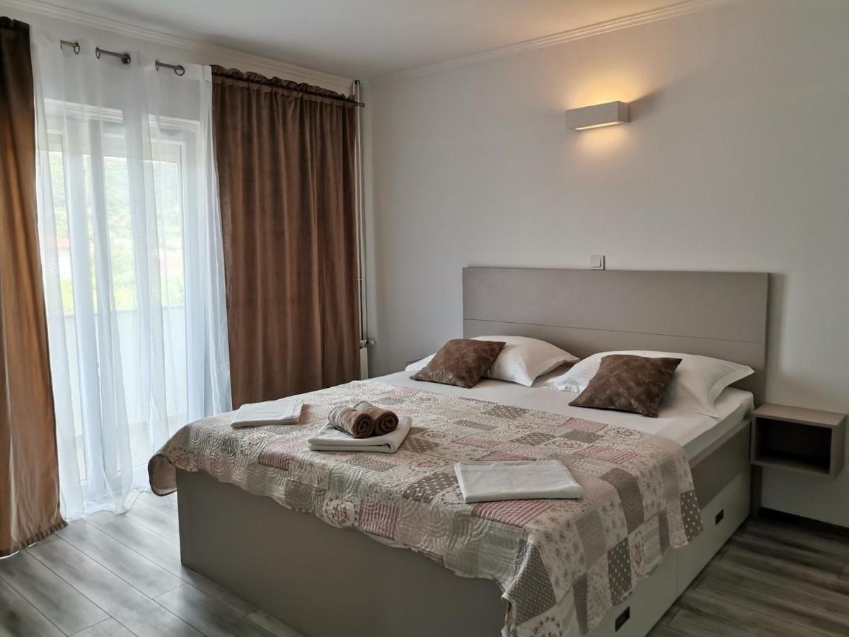 Family Friendly Apartments With A Swimming Pool Supetarska Draga - Donja, Rab - 2019 Exteriér fotografie
